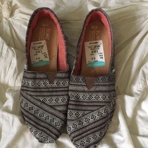 Women’s Toms shoes